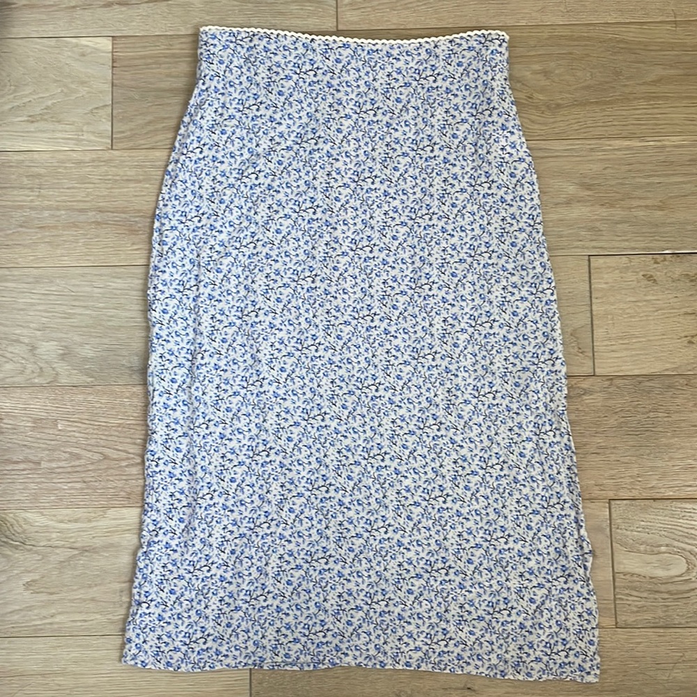 brandy melville floral midi skirt | out of stock at stores and very rare